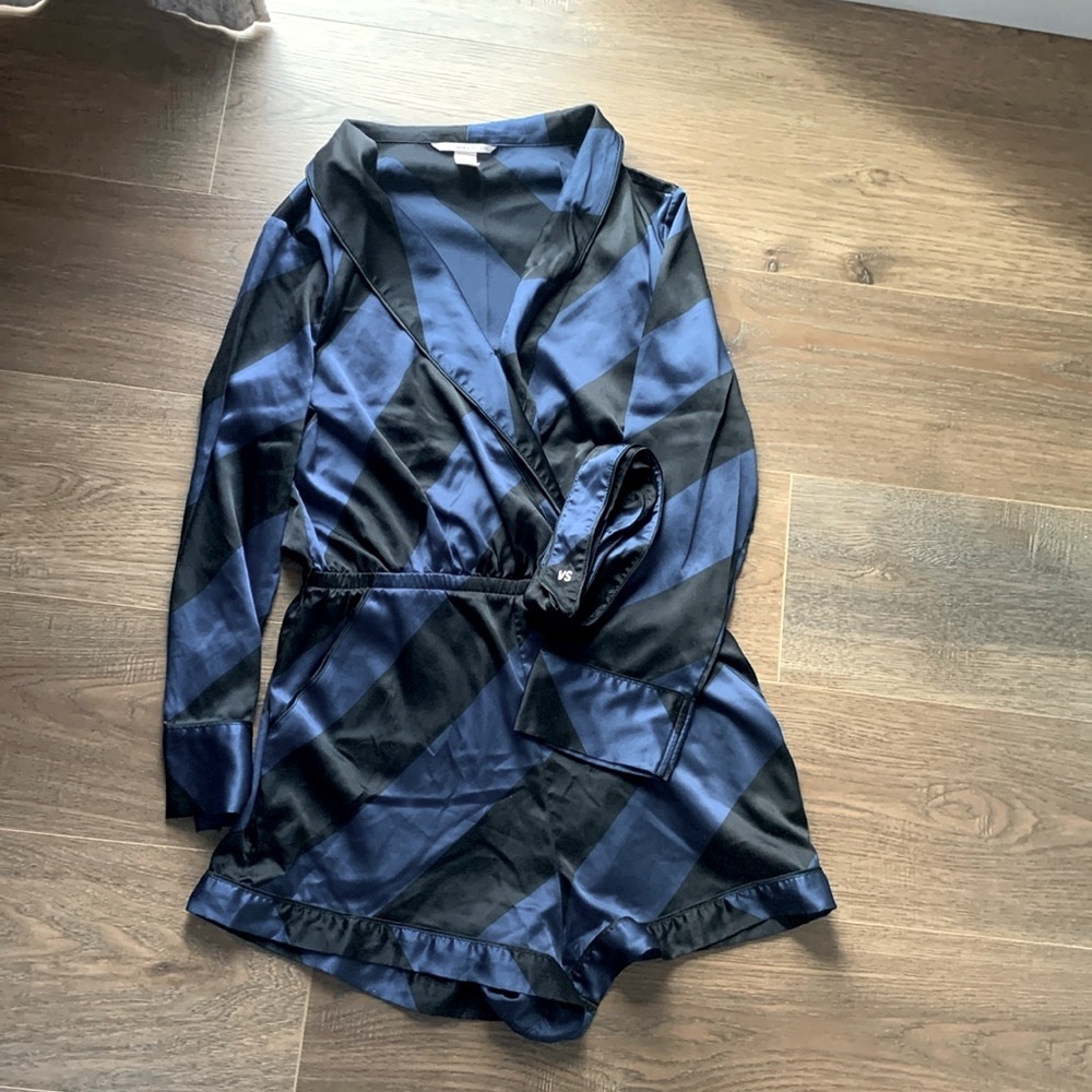Victoria’s Secret sleepwear satin, size m